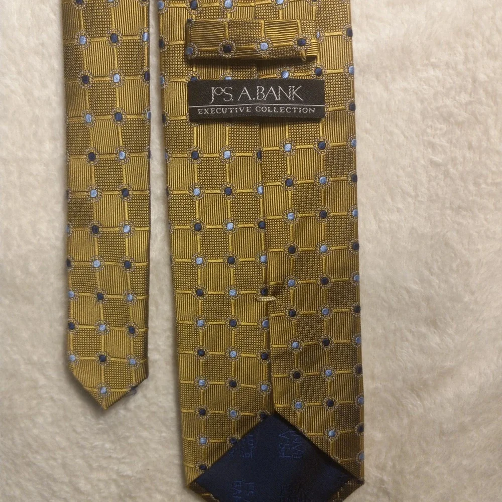 JOS. A. BANK EXECUTIVE COLLECTION LONG GOLD men's tie 100% Silk Made in China